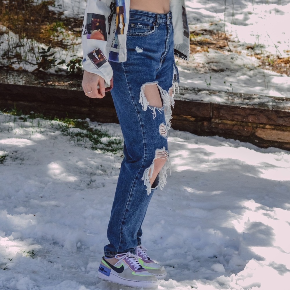 Urban Outfitters ripped Mom High Rise